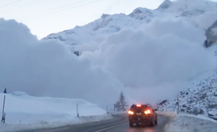 Resta alto il pericolo di valanghe. Spettacolare video di quella caduta a Zermatt